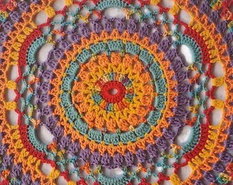 Gehaakte mandala kleedje, handgemaakte mandala, boho decor, felle kleuren mandala