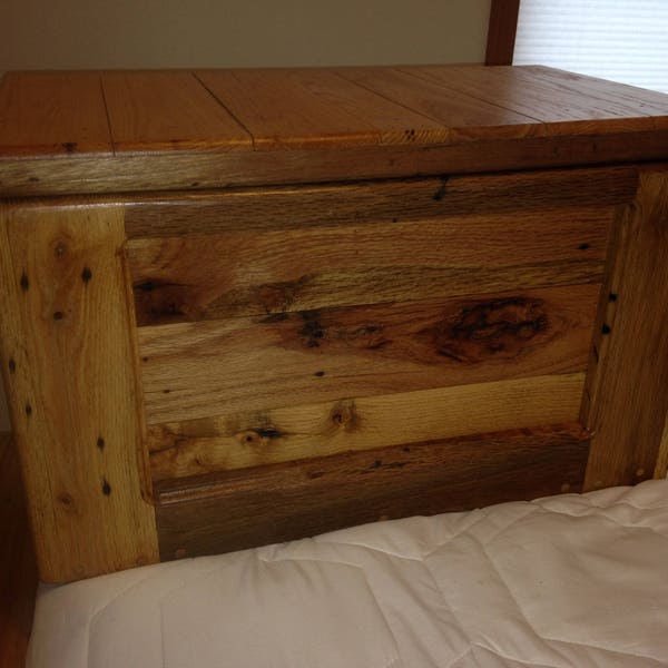 Oak Hope Chest (Pallet Wood)