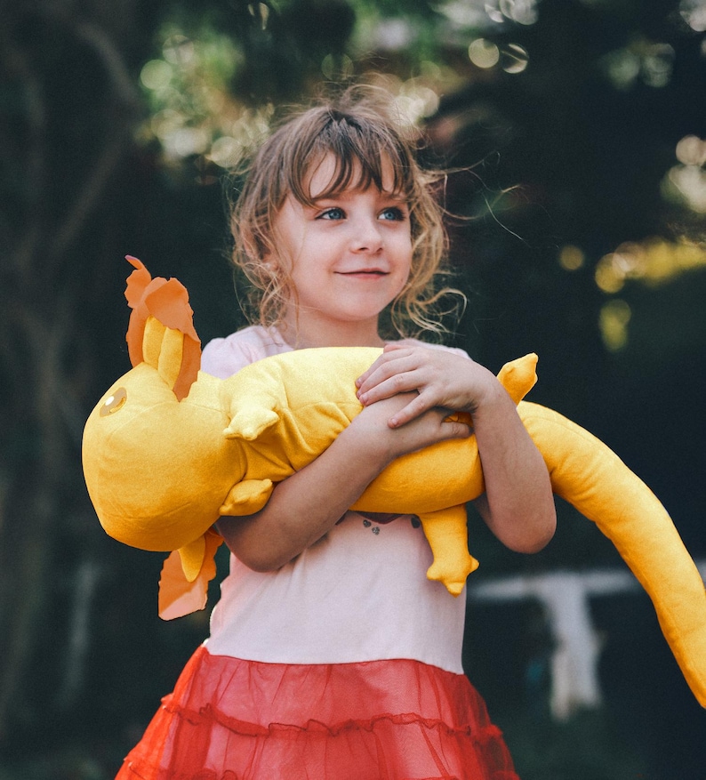 Peluche realistico Axolotl giallo da 4 libbre immagine 1