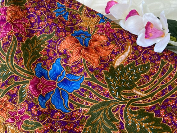 Red Floral Small-Pattern Kimono, Wax-Resist Dyeing