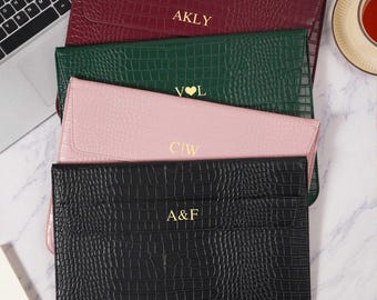 Gepersonaliseerde laptophoes met krokodillenprint, op maat gemaakte MacBook Air Pro-hoes van veganistisch leer voor 13, 14, 15 en 16 inch, kantoorcadeau met monogram voor haar, werktas