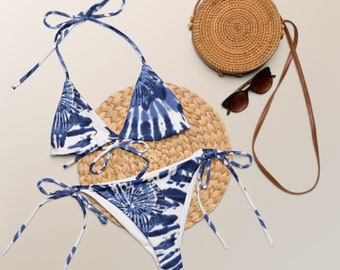 Bikini string recyclé imprimé bleu et blanc, maillot de bain femme, bikini string femme, maillot de bain femme, maillot de bain deux pièces, idées cadeaux