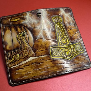 Cartera larga de cuero genuino hecha a mano con diseño celta, martillo de Thor, Mjolnir, barco vikingo Drakkar, grabado, pintado y trabajado a mano
