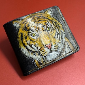 Cartera plegable de cuero genuino hecha a mano con tigre de Bengala, gran felino, pantera para amantes de la vida al aire libre y cazadores: grabada, pintada y estampada a mano