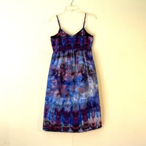 Tie Dye Sommerkleid Sommerkleid mit Öse Eis gefärbt in Stürmischem Mitternachtsblau, Pflaume, Lavendel, Singrün, Pink