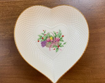 Christmas Spirit by Mikasa Tender Heart Holiday Candy Dish