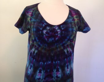Ice Dye Tee Shirt Spider Mandala Deep Scoop Neck Top tie dyed in purple & blue with a halo of green size XL