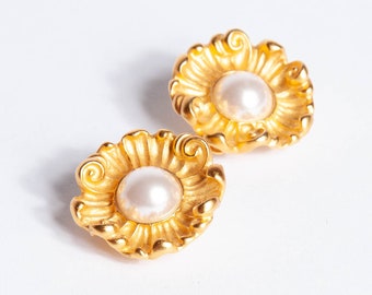 Anne Klein vintage 1990s/1980s Or Articulé Floral Faux Perle Clip Sur Boucles d’Oreilles Fantaisie Bijoux Déclaration Boucles d’Oreilles