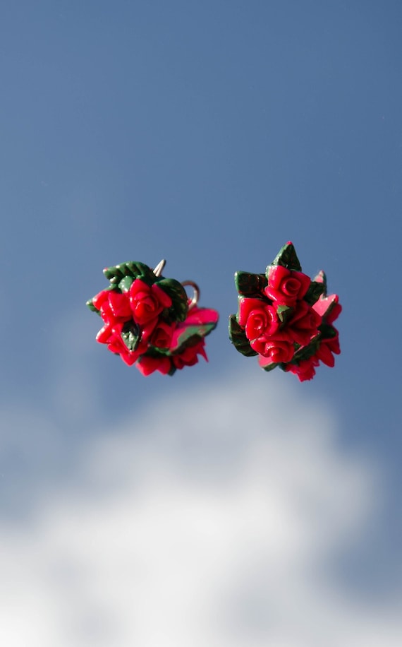 Vintage 1960s Red Rose Bouquet Screw Back Earrings