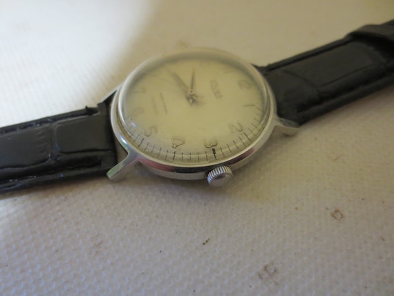 French ELVES 1970 Mechanical Watch - Etsy display picture 2