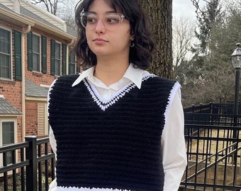 Crochet V-Neck Sweater Vest- MULTIPLE COULEURS: Noir et Blanc / Olive et Crème