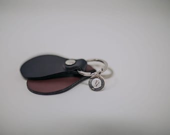 Llavero de cuero con recuerdo de cabello: Joya conmemorativa para mascotas o seres queridos