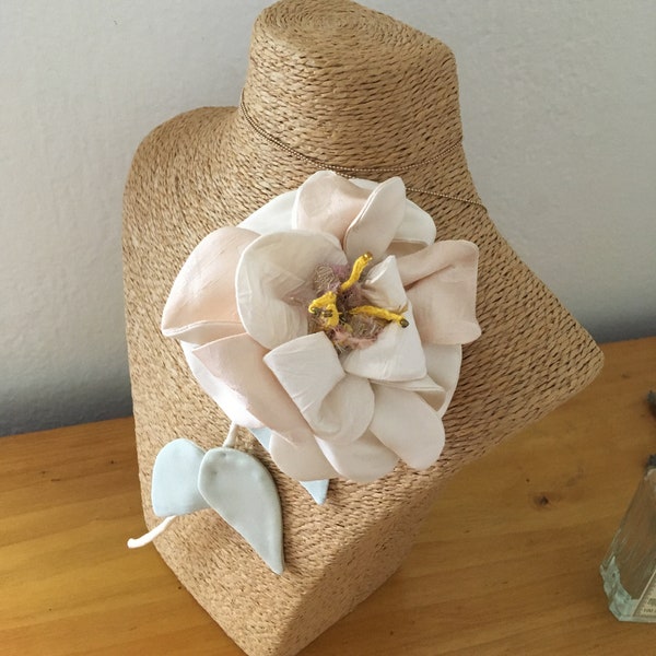 Bijou textile broche fleur inspiré de la rose accessoire de mode