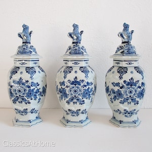 ANTIQUE 1922 - ROYAL DELFT - 3 Delft Blue Vases With Lid - De Porceleyne Fles - 32 cm / 12.6 inch - The Original Delft Blue Since 1653