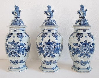 ANTIQUE 1922 - ROYAL DELFT - 3 Delft Blue Vases With Lid - De Porceleyne Fles - 32 cm / 12.6 inch - The Original Delft Blue Since 1653