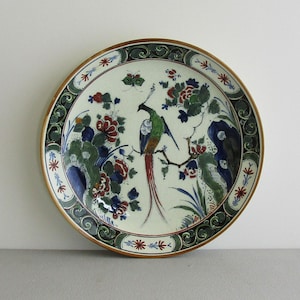 PORCELEYNE FLES - Antiek Delfts blauw wandbord uit 1918 met polychrome decoratie, 23,5 cm / 9 inch - het originele Delfts blauw sinds 1653