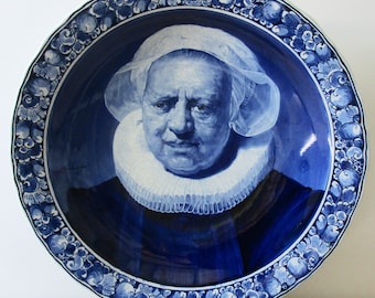 PORCELEYNE FLES - 希少なアンティーク ロイヤルデルフトブルー ウォールプレート / チャージャー レンブラント風 - 41 cm / 16 インチ - 1902 年製オランダデルフト焼き