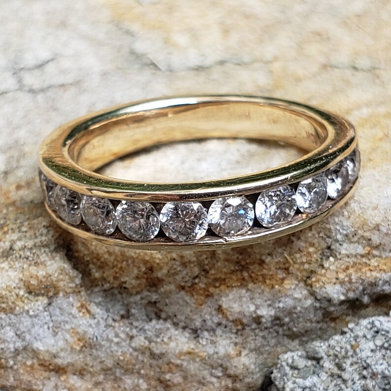 0,94 ct diamantjubileumsring / kanalfattad diamantjubileumsring / diamantvigselring bild 4