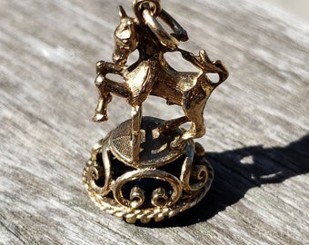 9K Gold Horse Fob / Fob in 9k Gold and Onyx