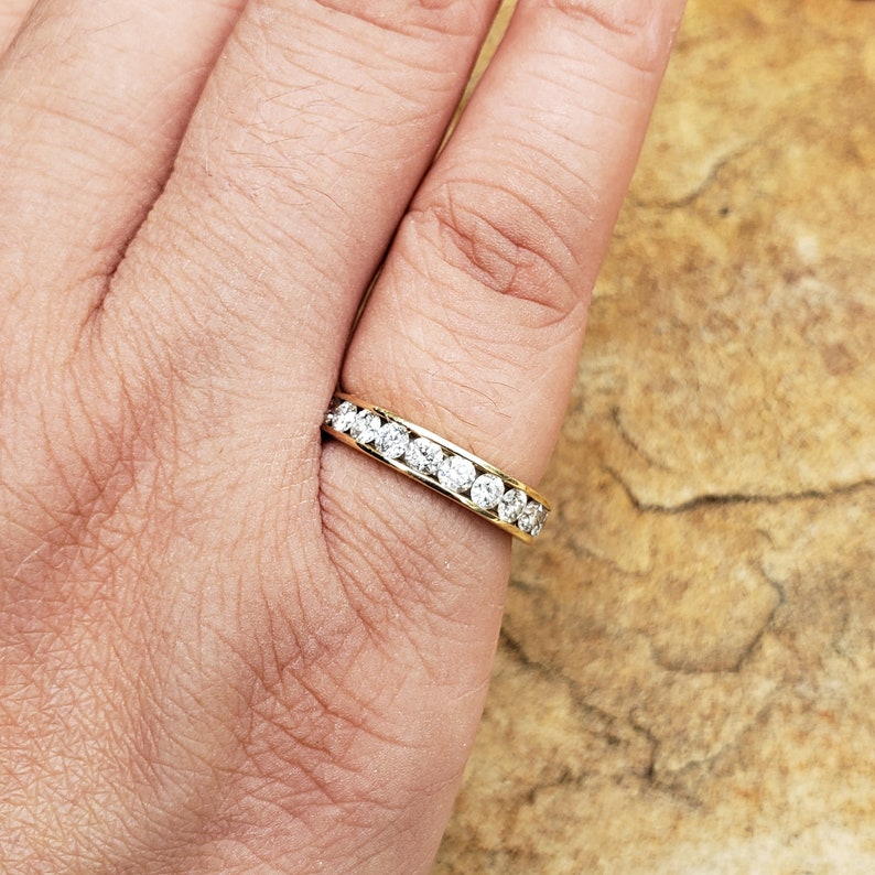 0,94 ct diamantjubileumsring / kanalfattad diamantjubileumsring / diamantvigselring bild 2