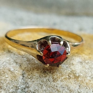Garnet Belcher Set Ring / 10K Gold and Red Garnet Ring / Rose Cut Garnet Ring