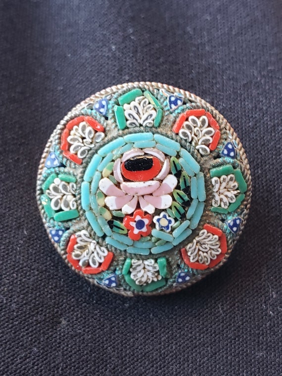 ITALY製 マイクロモザイクブローチ 空色にピンクの花 ヴィンテージと他2点 ITALY製 マイクロモザイクブローチ 空色にピンクの花 ヴィンテージと他