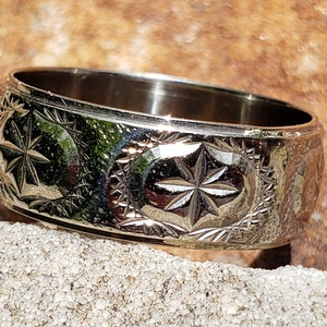 14K Engraved White Gold Wedding Band / Hand Engraved Gold Band / Cigar Band