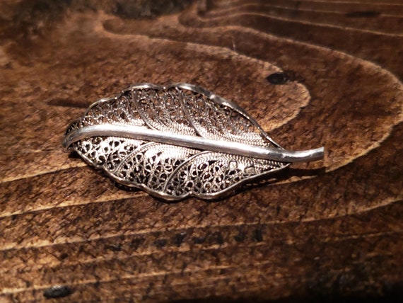 Jewel Art - Sterling Silver Filigree Leaf Brooch