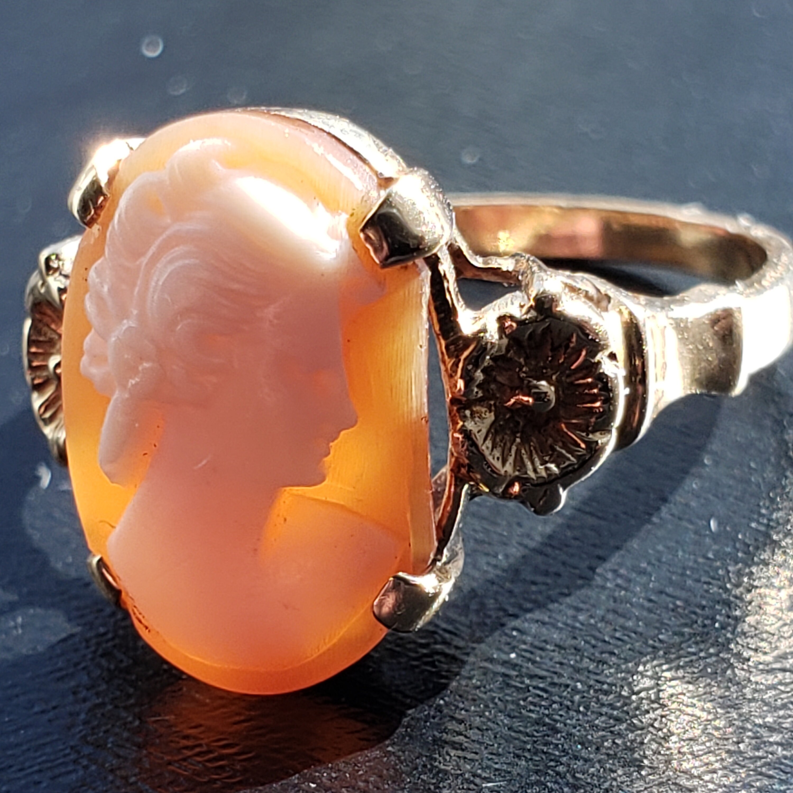 ヴィンテージ彫刻シェルカメオリング / 花柄ゴールド彫刻シェルカメオ