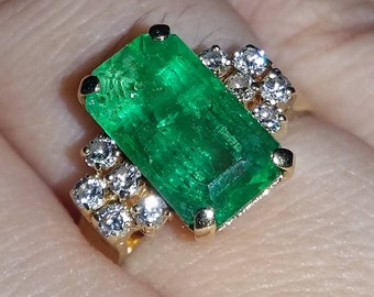 Large 3.27 ct Emerald Ring with Diamonds
