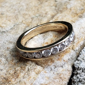 0,94 ct diamantjubileumsring / kanalfattad diamantjubileumsring / diamantvigselring bild 6