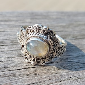 Nepal Labradorite Ring / Intricate Filigree Labradorite Ring