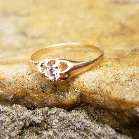 Antique Diamond Solitaire in Buttercup Setting / … - image 4