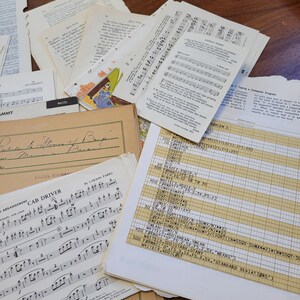 carta da musica per diari spazzatura, carta vintage per artigianato, carta da musica recuperata, materiale per l'arte multimediale, carte riciclate