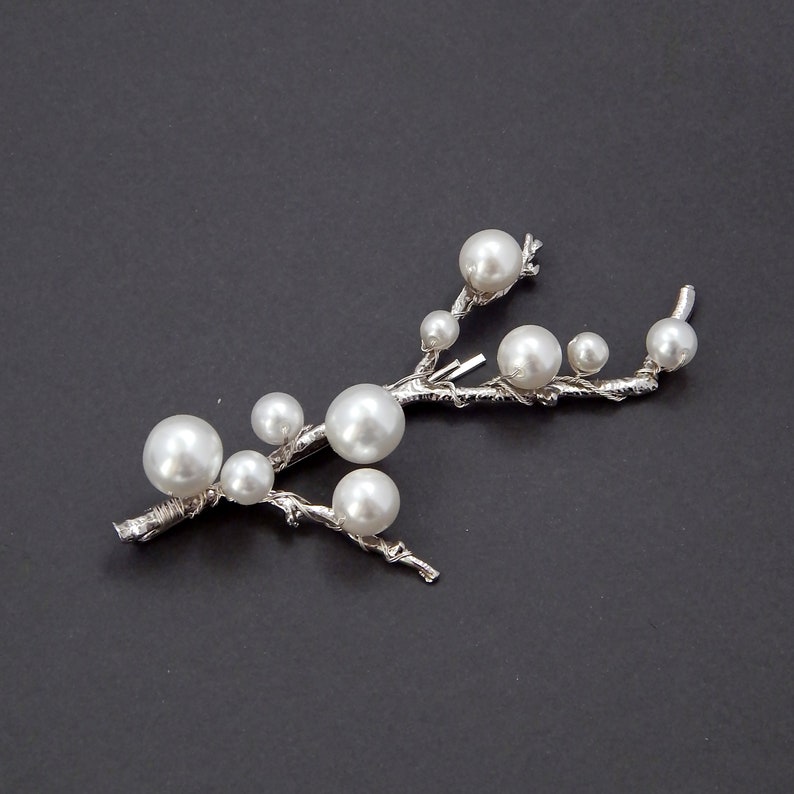 Large pearl hair clip Pearls hair pins White pearl hairpins Bridal hair pins Bridal pearl hair pins Wedding pearl hair piece White big pearl