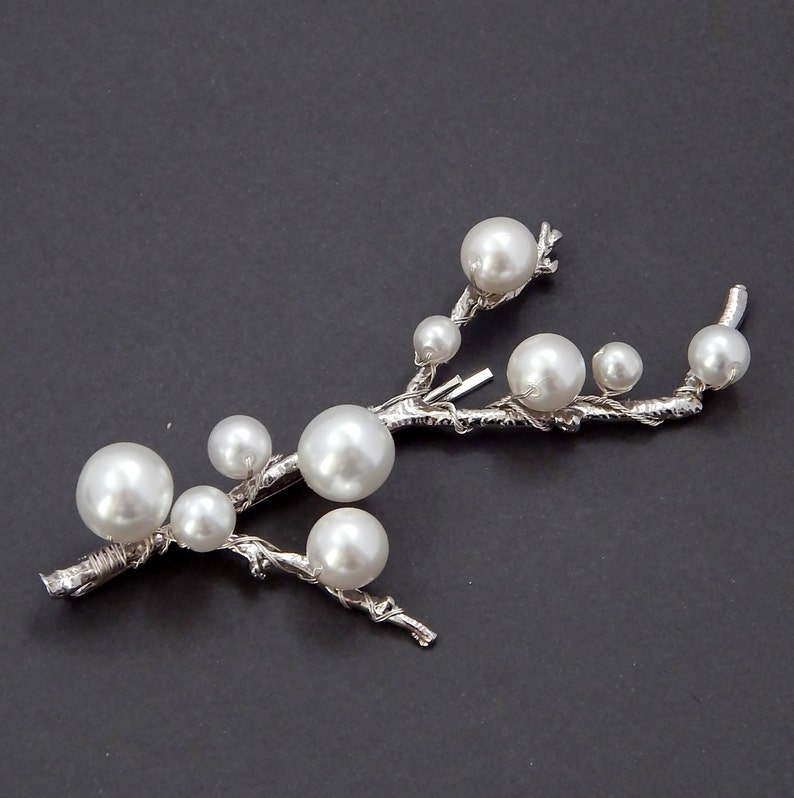 Large pearl hair clip Pearls hair pins White pearl hairpins Bridal hair pins Bridal pearl hair pins Wedding pearl hair piece White big pearl