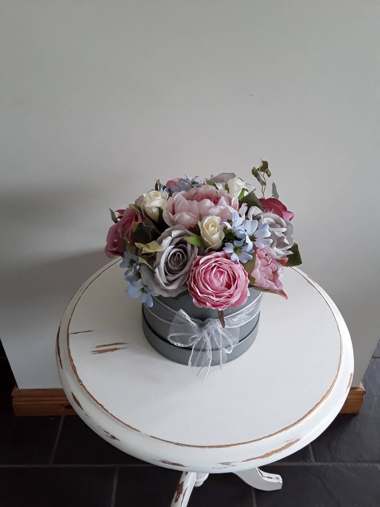 Hat box arrangement/table centre piece/pink arrangement/ grey Etsy
