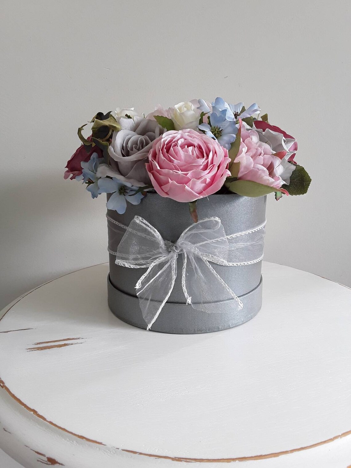 Hat box arrangement/table centre piece/pink arrangement/ grey Etsy