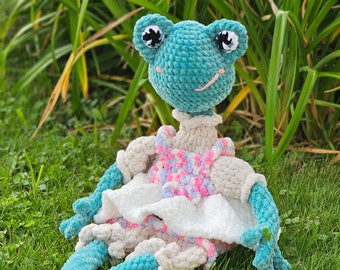 Miss Holly Hoppit Frog Crochet Pattern - Amigurumi Snuggler (PDF Pattern)