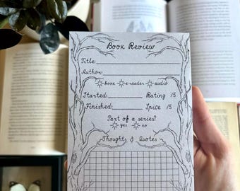 Könnte beinhalten: Eine druckbare Buchrezensionsvorlage mit einem verspielten Design mit zwei Bäumen. Die Vorlage enthält Abschnitte für Titel, Autor, Beginn, Ende, Bewertung, Würze, Teil einer Reihe und Gedanken und Zitate.