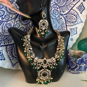 Green and White Kemp Stone Jewelry Set
