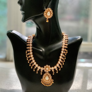 White Kemp Stone Necklace set