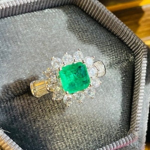 Green Emerald Halo Flower Vintage Style Ring Exquisite Jewelry Victorian style Luxury design Ring 925 silver with 18KGP May birthstone