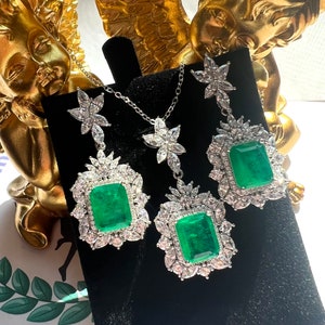 Exquisite Luxury Vibrant Green Emerald Earring Dangle Chandelier Halo Earrings Neon Glowing Muzo Green Emerald Victorian Style S925 w 18KGP