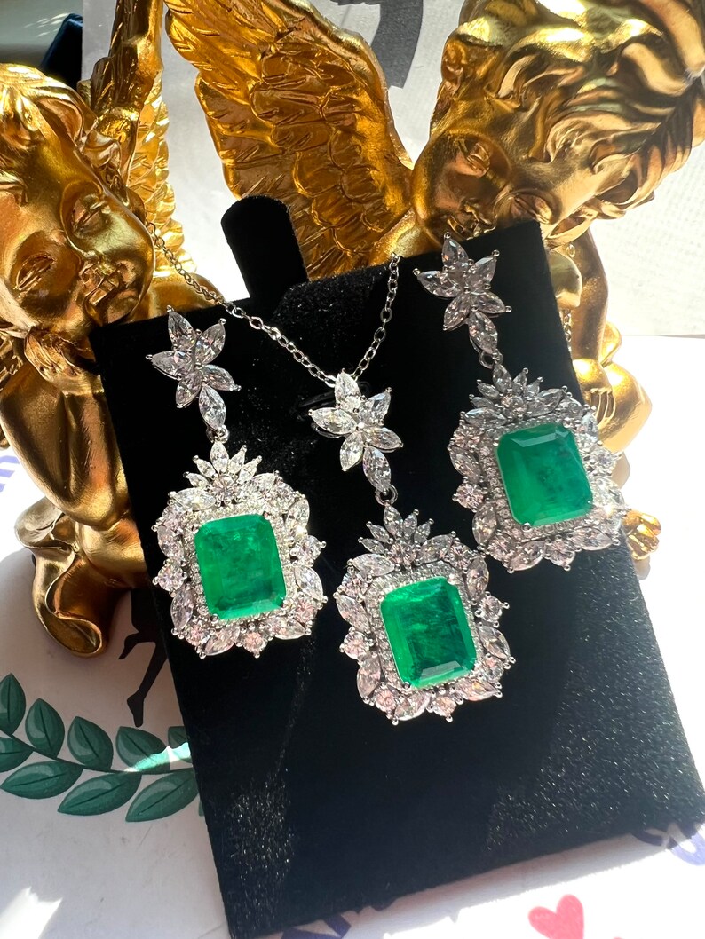 Exquisite Luxury Vibrant Green Emerald Earring Dangle Chandelier Halo Earrings Neon Glowing Muzo Green Emerald Victorian Style S925 w 18KGP