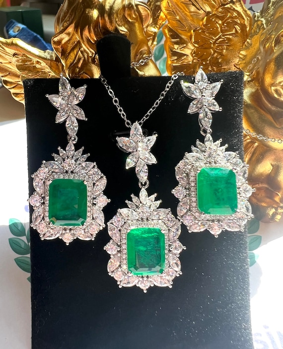 Exquisite Luxury Vibrant Green Emerald Earring Dangle Chandelier Halo Earrings Neon Glowing Muzo Green Emerald Victorian Style S925 w 18KGP