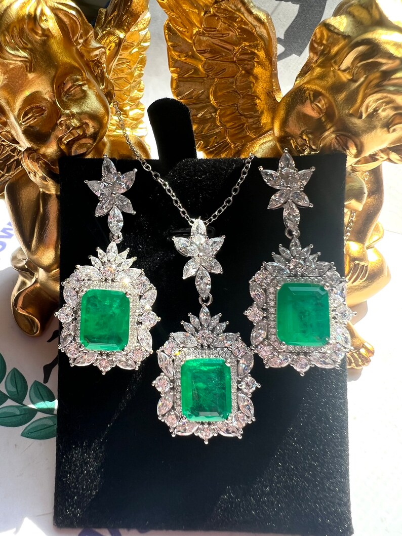 Exquisite Luxury Vibrant Green Emerald Earring Dangle Chandelier Halo Earrings Neon Glowing Muzo Green Emerald Victorian Style S925 w 18KGP