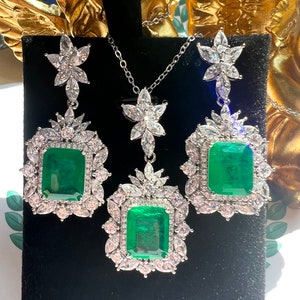 Exquisite Luxury Vibrant Green Emerald Earring Dangle Chandelier Halo Earrings Neon Glowing Muzo Green Emerald Victorian Style S925 w 18KGP