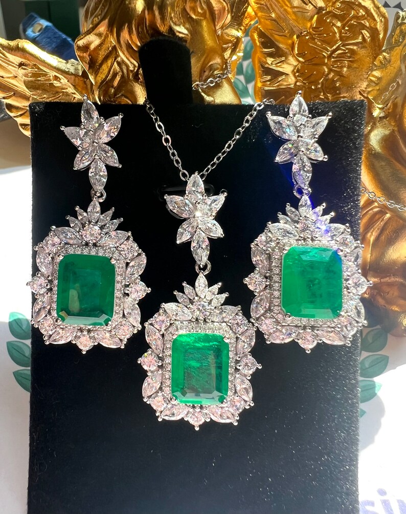 Exquisite Luxury Vibrant Green Emerald Earring Dangle Chandelier Halo Earrings Neon Glowing Muzo Green Emerald Victorian Style S925 w 18KGP