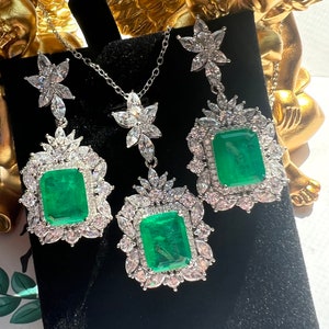 Exquisite Luxury Vibrant Green Emerald Earring Dangle Chandelier Halo Earrings Neon Glowing Muzo Green Emerald Victorian Style S925 w 18KGP